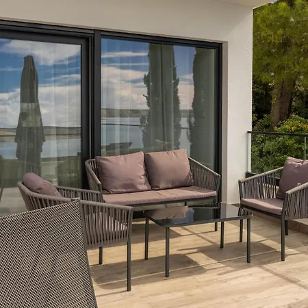 Luxurious In With Sauna Vakantiehuis *